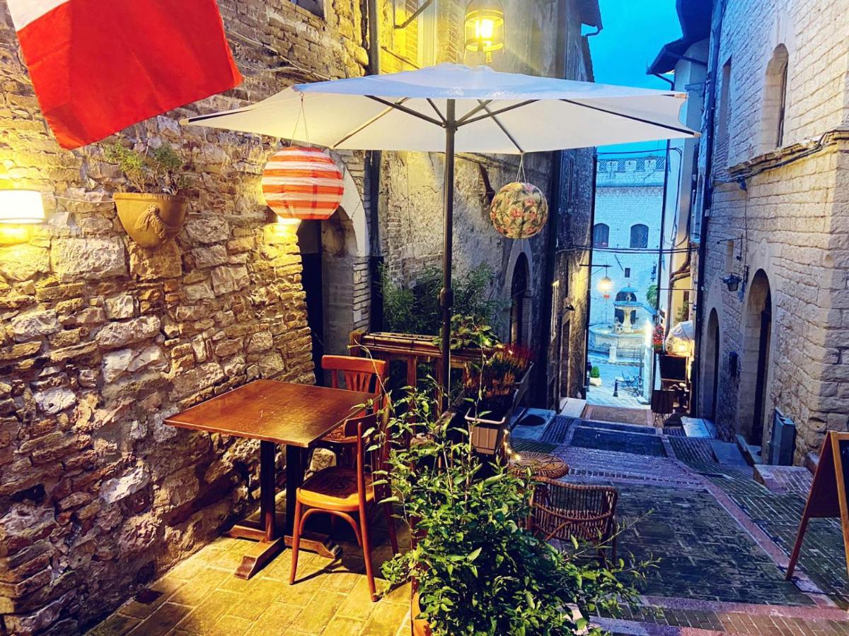Hotel La Fortezza Assise Extérieur photo