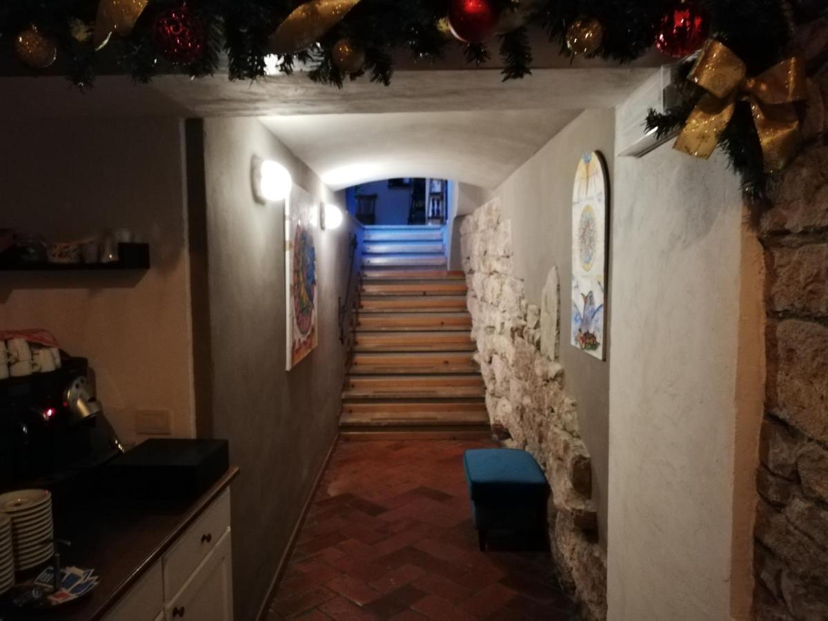 Hotel La Fortezza Assise Extérieur photo
