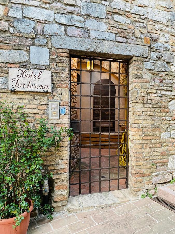 Hotel La Fortezza Assise Extérieur photo