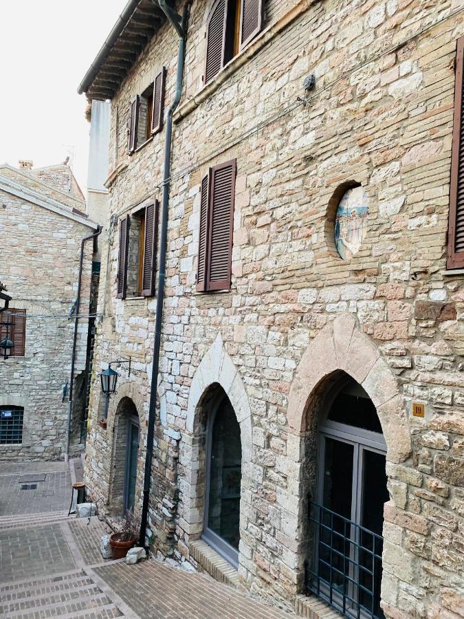 Hotel La Fortezza Assise Extérieur photo