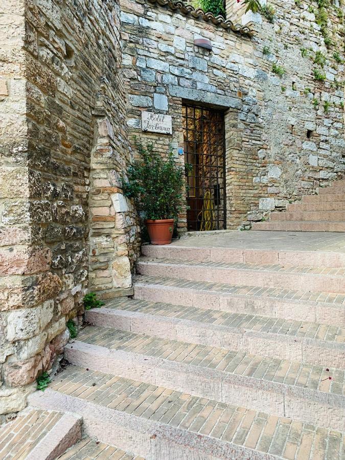Hotel La Fortezza Assise Extérieur photo