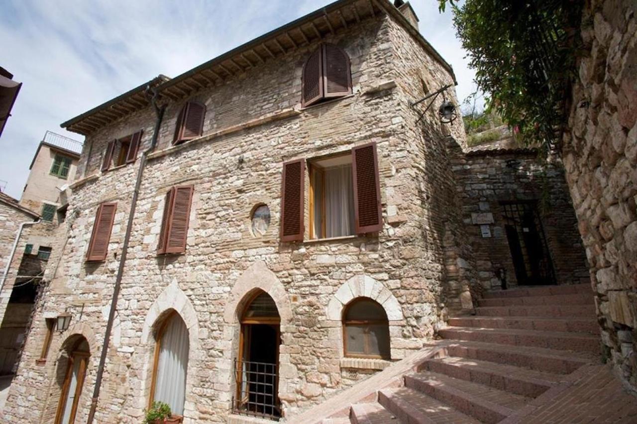 Hotel La Fortezza Assise Extérieur photo