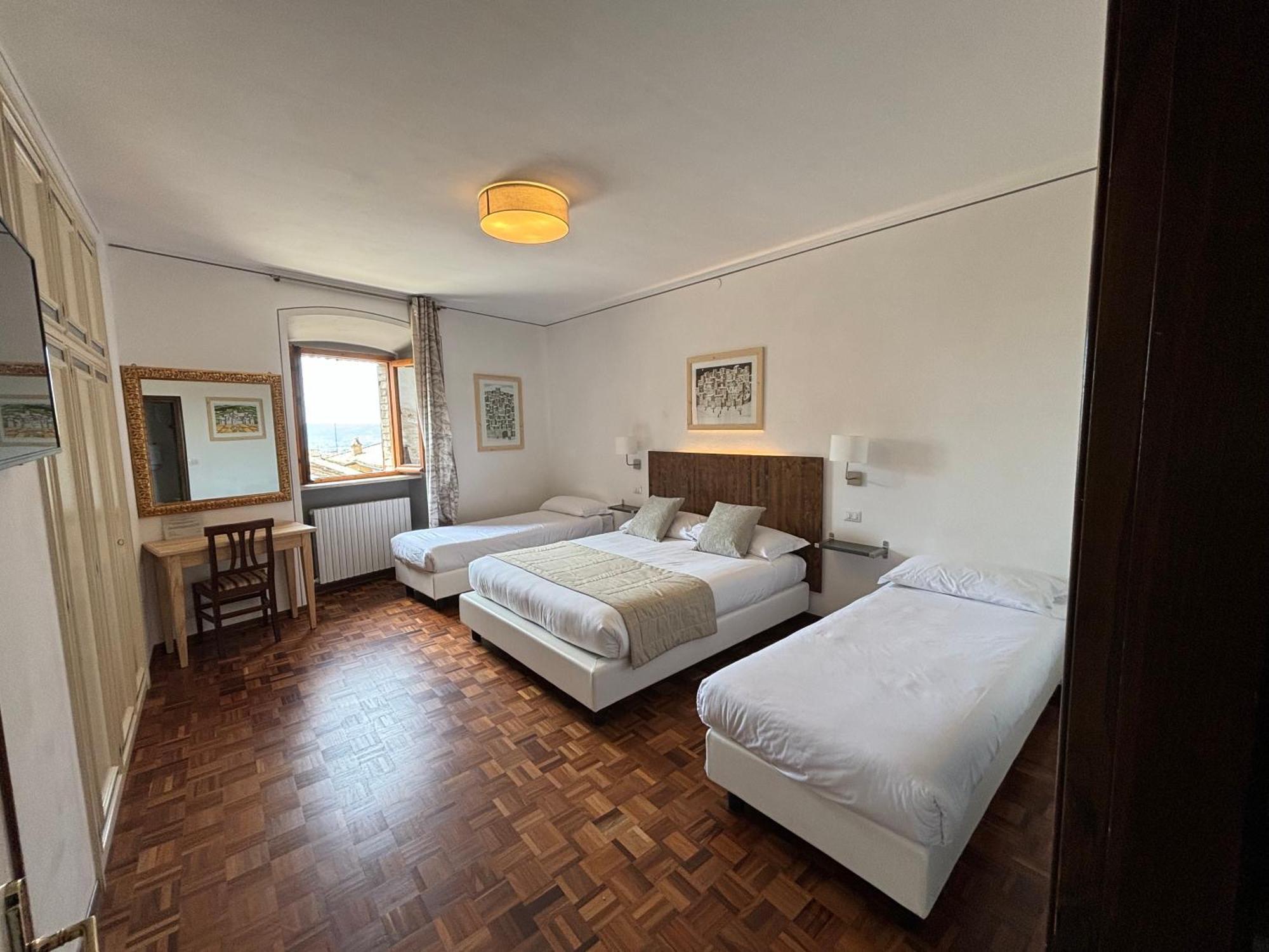 Hotel La Fortezza Assise Extérieur photo