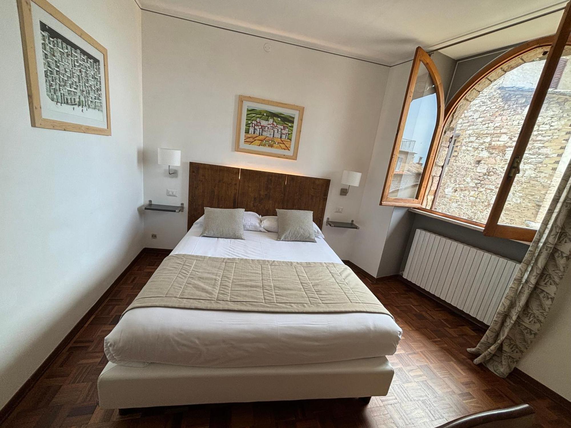 Hotel La Fortezza Assise Extérieur photo