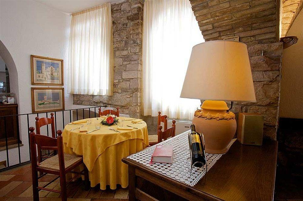 Hotel La Fortezza Assise Extérieur photo