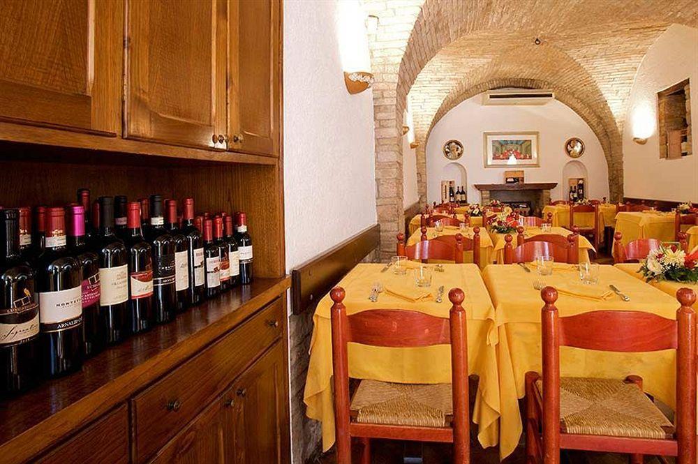 Hotel La Fortezza Assise Extérieur photo